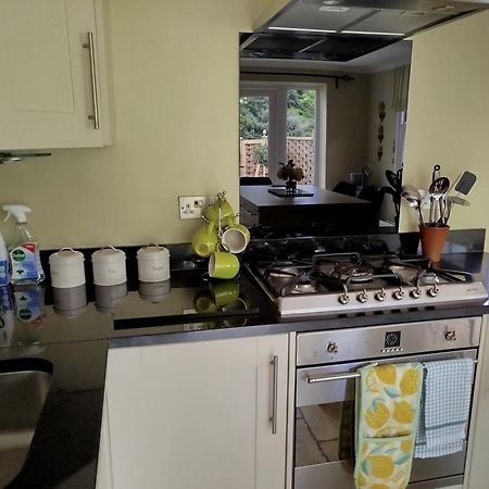 3 Bedroom Cottage In Sunninghill, Ascot מראה חיצוני תמונה